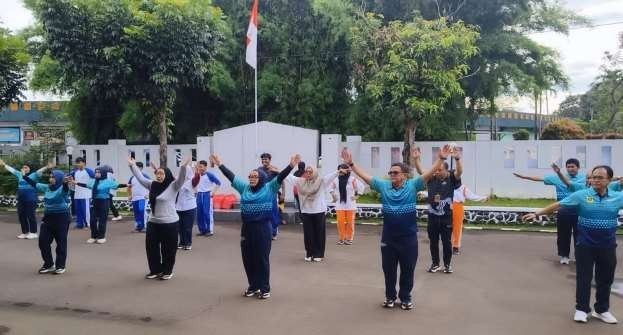 SEGARKAN HARI DENGAN SENAM PAGI LANGKAH AKTIF MENUJU JANTUNG SEHAT BERSAMA PEGAWAI DINAS PERDAGANGAN DAN PERINDUSTRIAN